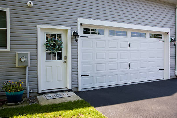 24/7 Emergency Garage Door Panel Replacement experts in Hainesville, IL